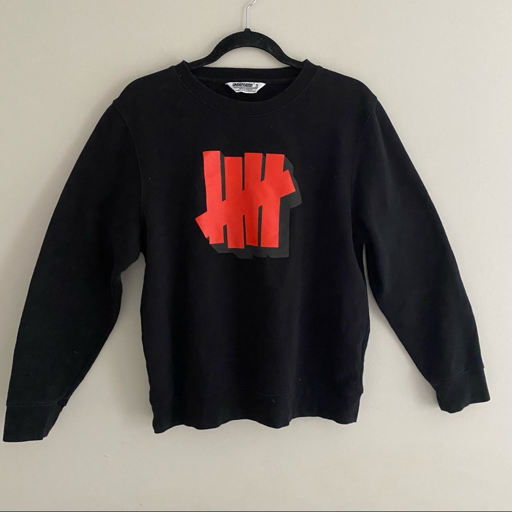 Undefeated crewneck sweater
